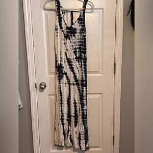 Aakaa Blue & White Tie Dye Maxi Dress perfect for summer